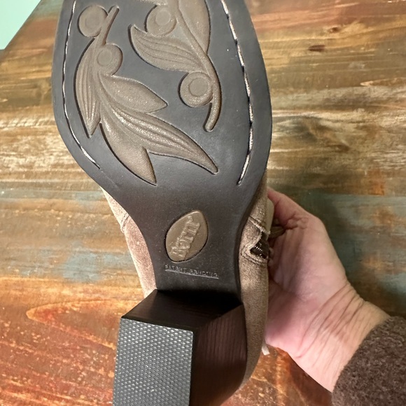 BORN Ervine Tassle Suede/Leather Boot Size 6 Worn 1x - Picture 13 of 13